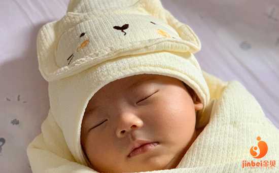 固原代孕规定,【天津哪个医院可做供卵试管婴儿】今天是产后21天，宝宝现在睡